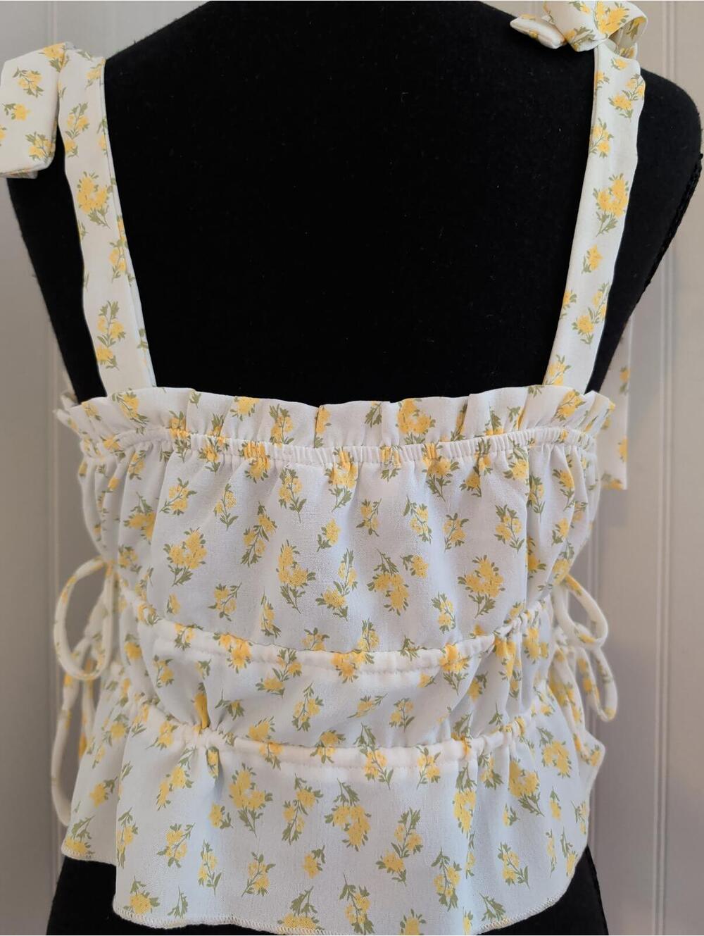Kirious LA Women's Cottage Core Floral Yellow White Tie Crop Top, Size L - Picture 4 of 6